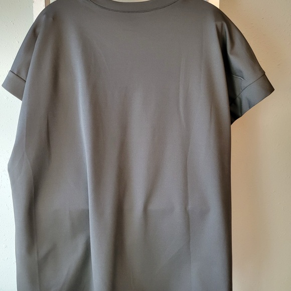 Chic Black Tee with Leopard Lips Design - Picture 2 of 2